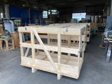 Mehrwegekiste mit Beschlägen