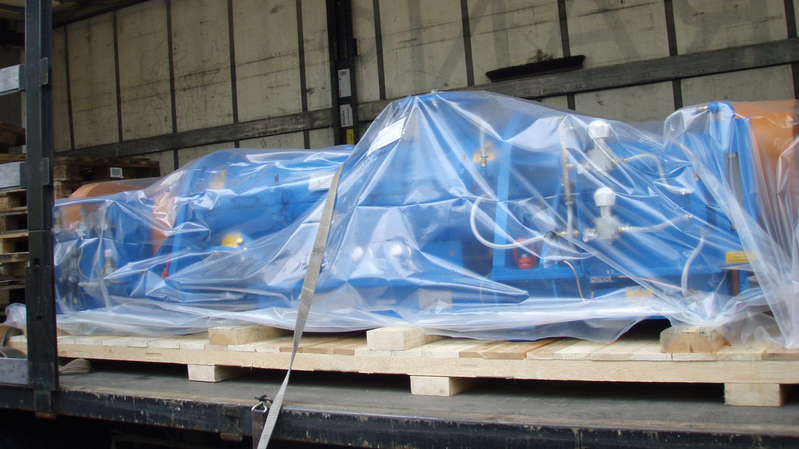 Verpackung mit Staub- und Spritzschutz